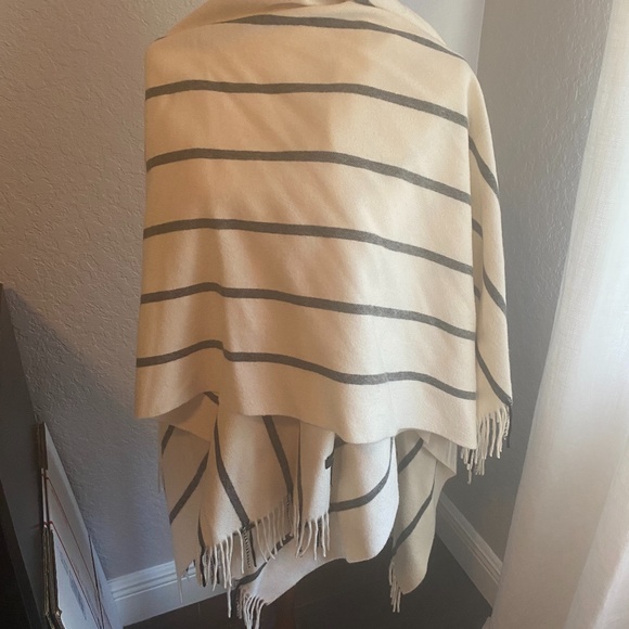 Rag and Bone Wrap - Picture 7 of 8